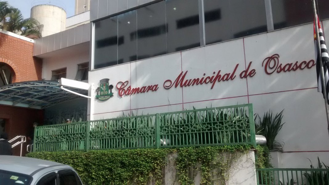 Seis dos 13 vereadores de Osasco que foram presos e são investigados na Operação Caça Fantasmas pagaram fiança de R$ 300 mil (cada) para ser soltos; os vereadores, soltos na semana passada, tinham até ontem (4) para fazer o pagamento; já o atual prefeito, Rogério Lins (PTN), que também foi preso, liberado e é investigado na operação, pagou a fiança na segunda-feira (2) e, segundo a prefeitura, fez um empréstimo para o pagamento (Foto: Romulo Faro) Seis dos 13 vereadores de Osasco que foram presos e são investigados na Operação Caça Fantasmas pagaram fiança de R$ 300 mil (cada) para ser soltos; os vereadores, soltos na semana passada, tinham até ontem (4) para fazer o pagamento; já o atual prefeito, Rogério Lins (PTN), que também foi preso, liberado e é investigado na operação, pagou a fiança na segunda-feira (2) e, segundo a prefeitura, fez um empréstimo para o pagamento