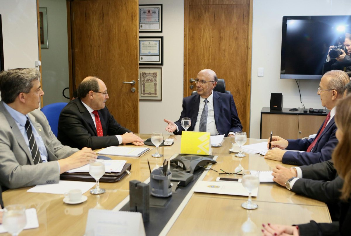 O Ministério da Fazenda e o governo do Rio Grande do Sul, de José Ivo Sartori (PMDB), começaram a discutir as bases do acordo de recuperação fiscal do estado, que enfrenta grave crise orçamentária e decretou calamidade financeira no fim do ano passado; o acordo, nos moldes do acertado entre a União e o Rio de Janeiro, prevê a suspensão do pagamento das dívidas do estado por 36 meses e antecipação de recursos em troca de medidas de ajuste fiscal e privatizações (Foto: Gisele Federicce) O Ministério da Fazenda e o governo do Rio Grande do Sul, de José Ivo Sartori (PMDB), começaram a discutir as bases do acordo de recuperação fiscal do estado, que enfrenta grave crise orçamentária e decretou calamidade financeira no fim do ano passado; o acordo, nos moldes do acertado entre a União e o Rio de Janeiro, prevê a suspensão do pagamento das dívidas do estado por 36 meses e antecipação de recursos em troca de medidas de ajuste fiscal e privatizações