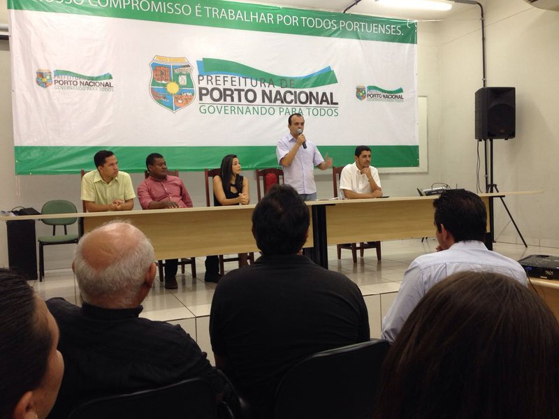 O prefeito eleito de Porto Nacional, Joaquim Maia, apresentou o novo modelo de gestão que será implantado na cidade a partir de janeiro; o novo modelo de gestão proposto por Joaquim Maia para Porto Nacional passou por um enxugamento da máquina pública, reduzindo de 17 secretarias, como é atualmente, para apenas 12 na nova gestão (Foto: Leonardo Lucena) O prefeito eleito de Porto Nacional, Joaquim Maia, apresentou o novo modelo de gestão que será implantado na cidade a partir de janeiro; o novo modelo de gestão proposto por Joaquim Maia para Porto Nacional passou por um enxugamento da máquina pública, reduzindo de 17 secretarias, como é atualmente, para apenas 12 na nova gestão