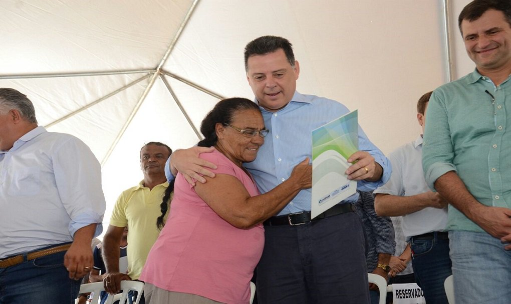 Governador está convicto de que Goiás hoje vive situação econômica totalmente diferente de outros estados porque medidas duras foram tomadas ainda no final de 2014; Marconi está convicto que não pode haver relaxamento e planeja novas medidas para 2017, como contenção de gastos, redução de cargos comissionados e até diminuição de incentivos fiscais; Goiás é hoje campeão na geração de empregos, está com o salário dos servidores em dia, acabou de dar aumento para as polícias e segue atraindo empresas e investimentos (Foto: José Barbacena) Governador está convicto de que Goiás hoje vive situação econômica totalmente diferente de outros estados porque medidas duras foram tomadas ainda no final de 2014; Marconi está convicto que não pode haver relaxamento e planeja novas medidas para 2017, como contenção de gastos, redução de cargos comissionados e até diminuição de incentivos fiscais; Goiás é hoje campeão na geração de empregos, está com o salário dos servidores em dia, acabou de dar aumento para as polícias e segue atraindo empresas e investimentos