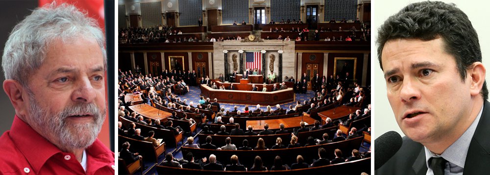 Endereçada ao embaixador do Brasil em Washington, Sérgio Amaral, a carta assinada por um grupo de 12 deputados do Partido Democrata acusa o juiz Sérgio Moro, da Lava Jato, de perseguir o ex-presidente Lula com decisões "arbitrárias"; "Estamos especialmente preocupados com a perseguição do ex-presidente Lula da Silva, que viola as normas de tratados internacionais que garantem o direito da defesa para todos os indivíduos", escrevem os parlamentares; "Exortamos as autoridades federais do Brasil a fazer todo o possível para proteger os direitos dos manifestantes, líderes de movimentos sociais e líderes da oposição, como o ex-presidente Lula", continuam, fazendo ainda críticas ao governo Temer (Foto: Gisele Federicce) Endereçada ao embaixador do Brasil em Washington, Sérgio Amaral, a carta assinada por um grupo de 12 deputados do Partido Democrata acusa o juiz Sérgio Moro, da Lava Jato, de perseguir o ex-presidente Lula com decisões "arbitrárias"; "Estamos especialmente preocupados com a perseguição do ex-presidente Lula da Silva, que viola as normas de tratados internacionais que garantem o direito da defesa para todos os indivíduos", escrevem os parlamentares; "Exortamos as autoridades federais do Brasil a fazer todo o possível para proteger os direitos dos manifestantes, líderes de movimentos sociais e líderes da oposição, como o ex-presidente Lula", continuam, fazendo ainda críticas ao governo Temer