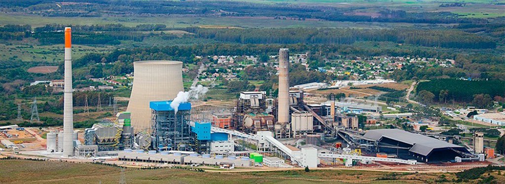 A presença chinesa é crescente no mercado energético brasileiro; essa tendência também está presente no Rio Grande do Sul, Estado que possui aproximadamente 86% das reservas de carvão do País; de acordo com os investimentos realizados nos últimos anos e os projetos anunciados para o futuro, o interesse dos chineses no Rio Grande do Sul é exportar tecnologia, explorar carvão e produzir energia; no plano interno, porém, a China anunciou que pretende reduzir o consumo de carvão em 4,1 bilhões de toneladas até 2020 e utilizar combustíveis mais limpos em sua matriz energética (Foto: Leonardo Lucena) A presença chinesa é crescente no mercado energético brasileiro; essa tendência também está presente no Rio Grande do Sul, Estado que possui aproximadamente 86% das reservas de carvão do País; de acordo com os investimentos realizados nos últimos anos e os projetos anunciados para o futuro, o interesse dos chineses no Rio Grande do Sul é exportar tecnologia, explorar carvão e produzir energia; no plano interno, porém, a China anunciou que pretende reduzir o consumo de carvão em 4,1 bilhões de toneladas até 2020 e utilizar combustíveis mais limpos em sua matriz energética
