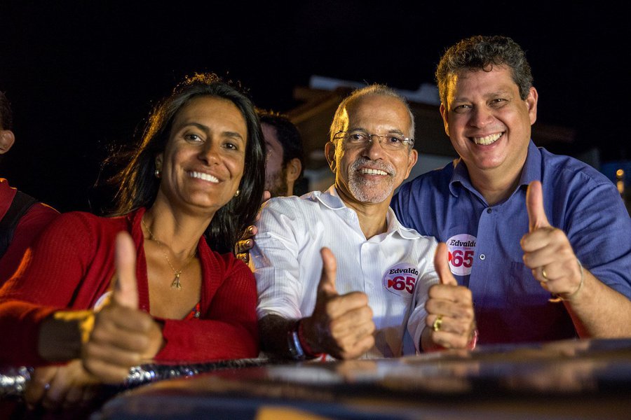 O secretário nacional de Finanças e Planejamento do PT, Márcio Macêdo, destacou, em entrevista, nesta sexta (4), a vitória de Edvaldo Nogueira (PCdoB) e de Eliane Aquino (PT), na disputa pela prefeitura de Aracaju - eleitos prefeito e vice-prefeita; para ele, Edvaldo e Eliane “farão uma grande administração” na capital sergipana; Márcio ainda pontuou que a vice-prefeita eleita se torna assim a “mais nova liderança política do PT de Sergipe”; o dirigente também defendeu que o partido faça uma reflexão sobre o desempenho eleitoral neste ano, com o objetivo de “encontrar o caminho da reconstrução” (Foto: Valter Lima) O secretário nacional de Finanças e Planejamento do PT, Márcio Macêdo, destacou, em entrevista, nesta sexta (4), a vitória de Edvaldo Nogueira (PCdoB) e de Eliane Aquino (PT), na disputa pela prefeitura de Aracaju - eleitos prefeito e vice-prefeita; para ele, Edvaldo e Eliane “farão uma grande administração” na capital sergipana; Márcio ainda pontuou que a vice-prefeita eleita se torna assim a “mais nova liderança política do PT de Sergipe”; o dirigente também defendeu que o partido faça uma reflexão sobre o desempenho eleitoral neste ano, com o objetivo de “encontrar o caminho da reconstrução”