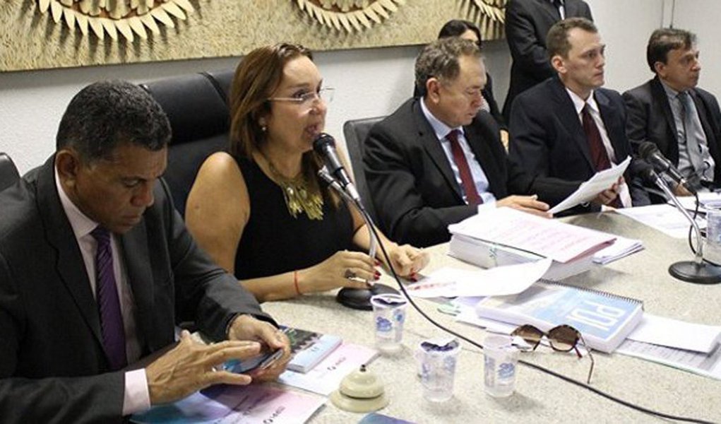 O secretário de Estado do Planejamento, Antonio Neto, retorna à Assembleia Legislativa, nesta quarta-feira (16) para discussão com os deputados do Projeto de Lei Orçamentária 2017; apresentação é parte do calendário de discussão; Orçamento Geral do Estado tem previsão de receitas da ordem de R$ 9.257.335.807,00, sendo que aos 30 deputados caberá um total de R$ 40.336.629,00 de emendas, o que dá á R$ 1.344.554,00 de emendas individuais impositivas (Foto: Voney Malta) O secretário de Estado do Planejamento, Antonio Neto, retorna à Assembleia Legislativa, nesta quarta-feira (16) para discussão com os deputados do Projeto de Lei Orçamentária 2017; apresentação é parte do calendário de discussão; Orçamento Geral do Estado tem previsão de receitas da ordem de R$ 9.257.335.807,00, sendo que aos 30 deputados caberá um total de R$ 40.336.629,00 de emendas, o que dá á R$ 1.344.554,00 de emendas individuais impositivas
