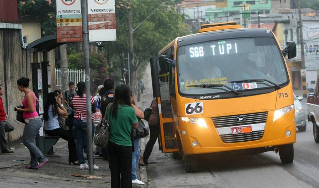 O valor da tarifa das linhas troncais e principais dos ônibus coletivos de Belo Horizonte aumenta de R$ 3,70 para R$ 4,05 a partir desta terça-feira (3); o valor das linhas alimentadoras também subirá, ao passar de R$ 2,65 para R$ 2,85; o reajuste, que chega a 9,4%, foi anunciado na tarde da última sexta-feira em uma coletiva de imprensa da BHTrans (Foto: Leonardo Lucena) O valor da tarifa das linhas troncais e principais dos ônibus coletivos de Belo Horizonte aumenta de R$ 3,70 para R$ 4,05 a partir desta terça-feira (3); o valor das linhas alimentadoras também subirá, ao passar de R$ 2,65 para R$ 2,85; o reajuste, que chega a 9,4%, foi anunciado na tarde da última sexta-feira em uma coletiva de imprensa da BHTrans