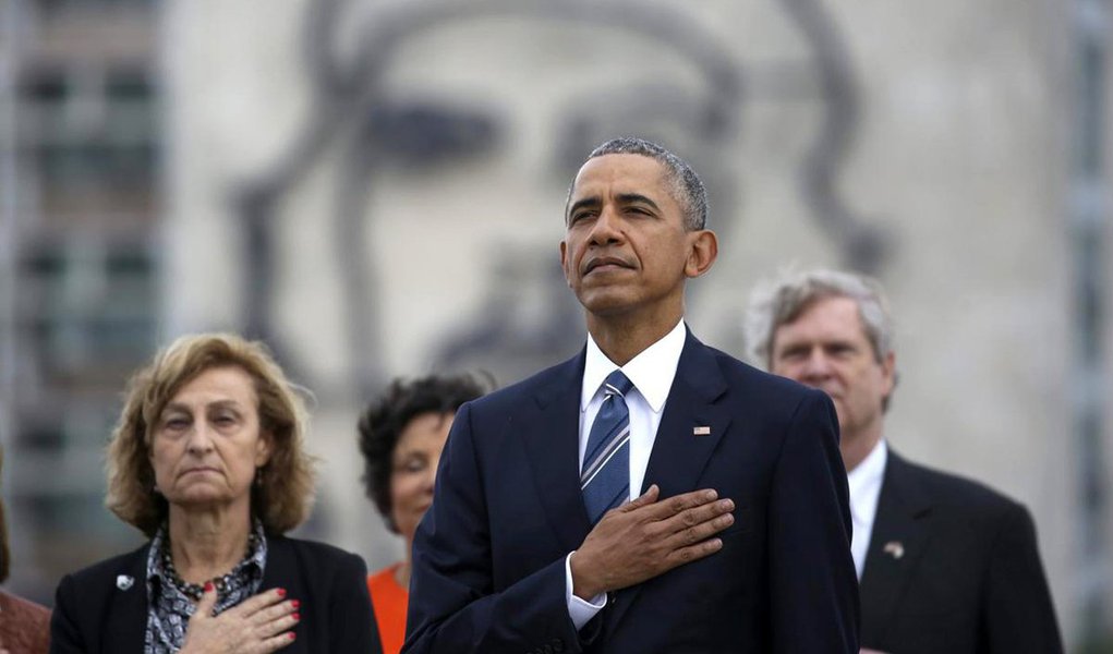 Presidente dos Estados Unidos, Barack Obama, ofereceu neste sábado suas condolências à família de Fidel Castro e afirmou que a história julgará o impacto do líder cubano no mundo; "Neste momento da morte de Fidel Castro, estendemos a mão da amizade ao povo cubano", disse Obama; "A história vai registrar e julgar o enorme impacto desta figura singular sobre as pessoas e o mundo ao redor dele" (Foto: Aquiles Lins) Presidente dos Estados Unidos, Barack Obama, ofereceu neste sábado suas condolências à família de Fidel Castro e afirmou que a história julgará o impacto do líder cubano no mundo; "Neste momento da morte de Fidel Castro, estendemos a mão da amizade ao povo cubano", disse Obama; "A história vai registrar e julgar o enorme impacto desta figura singular sobre as pessoas e o mundo ao redor dele"