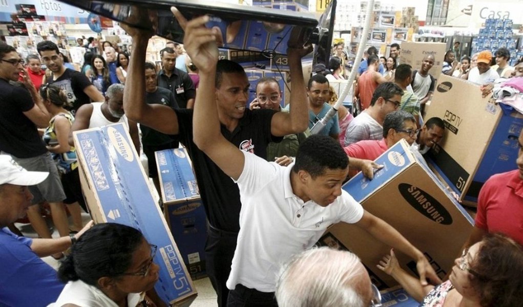 Para os consumidores, a Black Friday é uma excelente oportunidade para adquirir o tão desejado produto, com um preço mais em conta cujo desconto pode chegar a até 80% em muitos casos; no entanto, antes de sair comprando, Luiz Antonio Sacco, Diretor Presidente para América Latina da SafetyPay, alerta que os consumidores precisam tomar alguns cuidados para que a sonhada experiência não se torne um pesadelo digno de uma verdadeira Sexta-feira 13 (Foto: Paulo Emílio) Para os consumidores, a Black Friday é uma excelente oportunidade para adquirir o tão desejado produto, com um preço mais em conta cujo desconto pode chegar a até 80% em muitos casos; no entanto, antes de sair comprando, Luiz Antonio Sacco, Diretor Presidente para América Latina da SafetyPay, alerta que os consumidores precisam tomar alguns cuidados para que a sonhada experiência não se torne um pesadelo digno de uma verdadeira Sexta-feira 13