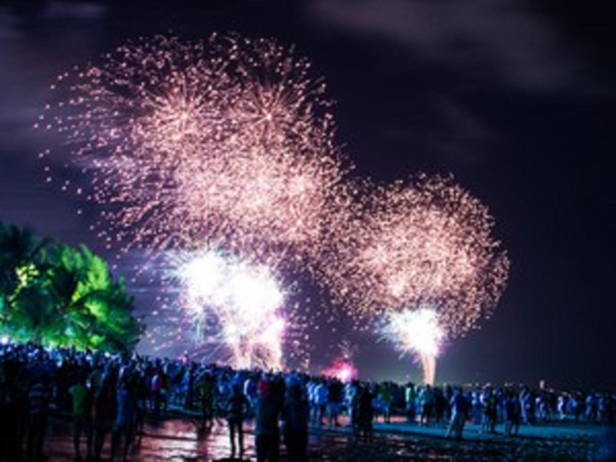 A Polícia Militar de Alagoas reforçou o policiamento nos principais locais de eventos tradicionais do réveillon, em Maceió e municípios vizinhos. Na capital, os eventos acontecem nos bairros da Ponta Verde e no Benedito Bentes. Serão realizadas festividades também nos municípios vizinhos, de Messias, Satuba, Paripueira, Marechal Deodoro (Praia do Francês, Massagueira e Centro Histórico) e na Barra de São Miguel. Em Maceió, 586 policiais militares a pé, 93 motorizados, 19 conjuntos da Cavalaria; além do apoio da Superintendência Municipal de Controle e Convívio Urbano(SMCCU), Superintendência Municipal de Transporte e Trânsito (SMTT), Corpo de Bombeiros Militar e Polícia Civil, serão empregados nas festividades.
(Foto: Fatima 247) A Polícia Militar de Alagoas reforçou o policiamento nos principais locais de eventos tradicionais do réveillon, em Maceió e municípios vizinhos. Na capital, os eventos acontecem nos bairros da Ponta Verde e no Benedito Bentes. Serão realizadas festividades também nos municípios vizinhos, de Messias, Satuba, Paripueira, Marechal Deodoro (Praia do Francês, Massagueira e Centro Histórico) e na Barra de São Miguel. Em Maceió, 586 policiais militares a pé, 93 motorizados, 19 conjuntos da Cavalaria; além do apoio da Superintendência Municipal de Controle e Convívio Urbano(SMCCU), Superintendência Municipal de Transporte e Trânsito (SMTT), Corpo de Bombeiros Militar e Polícia Civil, serão empregados nas festividades.