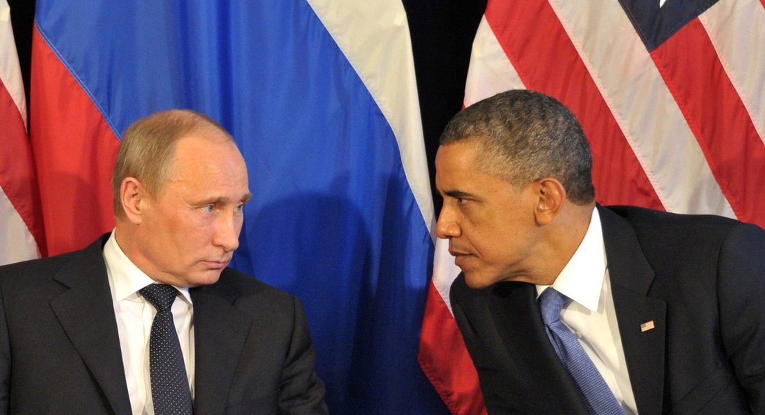 A poucos dias do final de seu mandato, o presidente norte-americano, Barack Obama, recebeu finalmente o relatório preparado pela inteligência nacional com as "evidências" da suposta tentativa russa de interferir na eleição presidencial dos Estados Unidos, conforme anunciou o porta-voz da Casa Branca, Josh Earnest; "A Casa Branca não possui esse relatório. O presidente Obama está sendo informado sobre ele", declarou Earnest em coletiva de imprensa nesta quinta-feira (Foto: Romulo Faro) A poucos dias do final de seu mandato, o presidente norte-americano, Barack Obama, recebeu finalmente o relatório preparado pela inteligência nacional com as "evidências" da suposta tentativa russa de interferir na eleição presidencial dos Estados Unidos, conforme anunciou o porta-voz da Casa Branca, Josh Earnest; "A Casa Branca não possui esse relatório. O presidente Obama está sendo informado sobre ele", declarou Earnest em coletiva de imprensa nesta quinta-feira