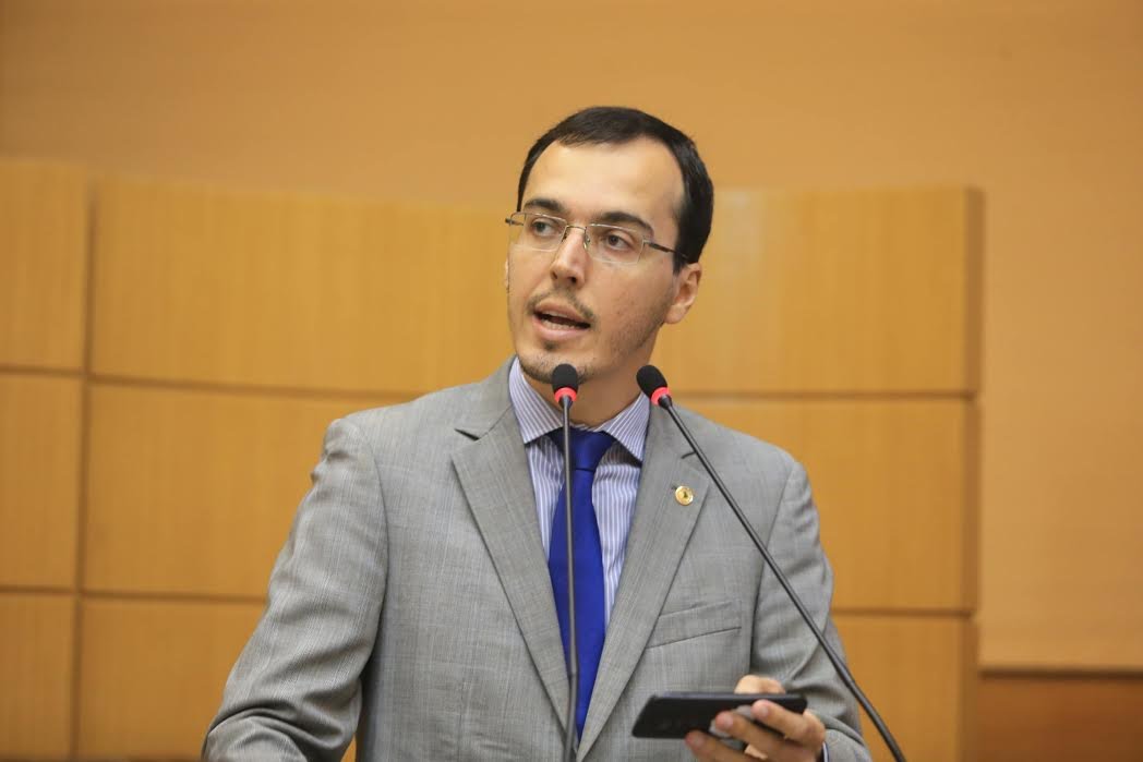 O deputado estadual Georgeo Passos (PTC) alertou nesta segunda (28) para alertar mais uma vez sobre a possível má utilização dos recursos do Fundo Estadual de Combate e Erradicação da Pobreza; segundo texto enviado pela assessoria do parlamentar, ele apresentou informações "que demonstram possível desvio de finalidade por parte do Governo do Estado" (Foto: Valter Lima) O deputado estadual Georgeo Passos (PTC) alertou nesta segunda (28) para alertar mais uma vez sobre a possível má utilização dos recursos do Fundo Estadual de Combate e Erradicação da Pobreza; segundo texto enviado pela assessoria do parlamentar, ele apresentou informações "que demonstram possível desvio de finalidade por parte do Governo do Estado"