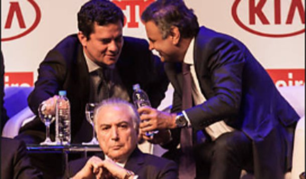 Sérgio Moro é apenas mais um juiz seletivo que pretende, sim, acabar com a corrupção; mas com a corrupção proveniente da classe política que não o agrada. E somente dela. Se você ainda não entendeu, mais uma dica: o grupelho dos tucanos e agregados não fazem parte dessa parcela (Foto: Ramon Brandão) Sérgio Moro é apenas mais um juiz seletivo que pretende, sim, acabar com a corrupção; mas com a corrupção proveniente da classe política que não o agrada. E somente dela. Se você ainda não entendeu, mais uma dica: o grupelho dos tucanos e agregados não fazem parte dessa parcela