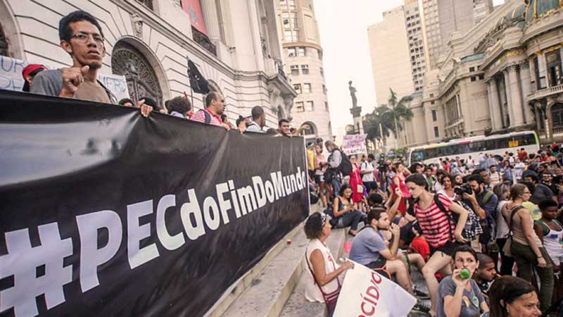Essa matança possui responsáveis. Boa parte dos legisladores atuais da chamada "PEC da morte" não pode se eximir da pecha de serem os atuais Herodes do povo brasileiro (Foto: Leonardo Boff) Essa matança possui responsáveis. Boa parte dos legisladores atuais da chamada "PEC da morte" não pode se eximir da pecha de serem os atuais Herodes do povo brasileiro