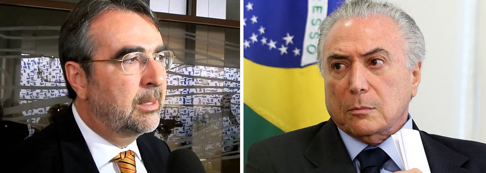 O deputado Henrique Fontana (PT-RS) acredita que o governo Temer já caiu e que, em 2017, será inevitável ter novas eleições diretas para presidente da República, mesmo que forças conservadoras pressionem por indiretas; "Imagina dizer ao povo brasileiro que quem vai eleger o próximo presidente da República são esses 513 deputados", afirma; "Esse parlamento, do qual eu faço parte, está desmoralizado"; autor de uma emenda que estipula diretas em caso de vacância da presidência e da vice-presidência da República, Fontana crê que a pressão popular fará o Congresso se mover nesta direção; assista (Foto: Leonardo Attuch) O deputado Henrique Fontana (PT-RS) acredita que o governo Temer já caiu e que, em 2017, será inevitável ter novas eleições diretas para presidente da República, mesmo que forças conservadoras pressionem por indiretas; "Imagina dizer ao povo brasileiro que quem vai eleger o próximo presidente da República são esses 513 deputados", afirma; "Esse parlamento, do qual eu faço parte, está desmoralizado"; autor de uma emenda que estipula diretas em caso de vacância da presidência e da vice-presidência da República, Fontana crê que a pressão popular fará o Congresso se mover nesta direção; assista