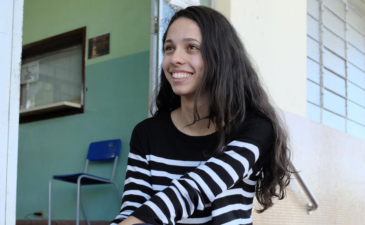 A secundarista Ana Júlia Ribeiro, de 16 anos, que ficou conhecida nacionalmente após sua fala na Assembleia Legislativa do Paraná em defesa do movimento de ocupação nas escolas de todo o país, afirmou nesta quinta-feira 10, agora na Assembleia Legislativa de São Paulo, que os estudantes estão defendendo o futuro do Brasil; "Por um Brasil que não seja de uma elite", declarou, ao participar de audiência pública sobre a PEC 241, que congela os gastos públicos por 20 anos; assista (Foto: Gisele Federicce) A secundarista Ana Júlia Ribeiro, de 16 anos, que ficou conhecida nacionalmente após sua fala na Assembleia Legislativa do Paraná em defesa do movimento de ocupação nas escolas de todo o país, afirmou nesta quinta-feira 10, agora na Assembleia Legislativa de São Paulo, que os estudantes estão defendendo o futuro do Brasil; "Por um Brasil que não seja de uma elite", declarou, ao participar de audiência pública sobre a PEC 241, que congela os gastos públicos por 20 anos; assista
