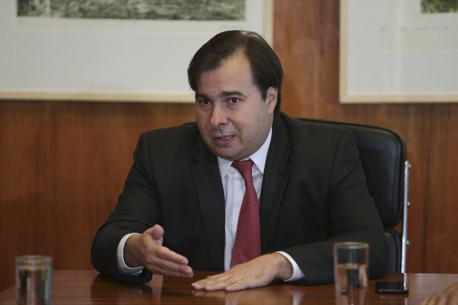 O presidente da Câmara, Rodrigo Maia (DEM-RJ), está confiante de que os projetos das Reformas da Previdência e Trabalhista devem ser votadas ainda no primeiro semestre deste ano e serão aprovados mesmo se ele não for o candidato escolhido na eleição da presidência da Câmara, marcada para 2 de fevereiro (Foto: Gisele Federicce) O presidente da Câmara, Rodrigo Maia (DEM-RJ), está confiante de que os projetos das Reformas da Previdência e Trabalhista devem ser votadas ainda no primeiro semestre deste ano e serão aprovados mesmo se ele não for o candidato escolhido na eleição da presidência da Câmara, marcada para 2 de fevereiro