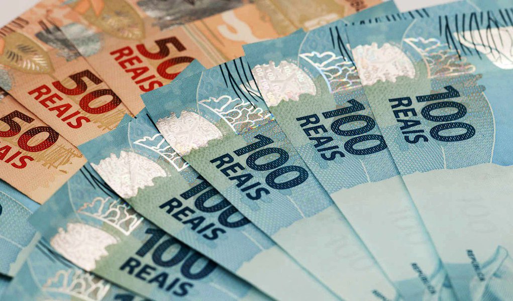 O bloqueio envolve os recursos referentes à repatriação de dinheiro não declarado no exterior. A medida faz parte da ação institucional do Ministério Público, "A cidade não pode parar: campanha pela transparência na transição municipal”. O acesso dos atuais gestores ao repasse do governo federal foi bloqueado em Pindaré-Mirim, Tufilândia, Barreirinhas, Santa Inês, Olho d'Água das Cunhãs, Pio XII, São Vicente Férrer, Cajapió, São João Batista, Vitória do Mearim, Viana, Cajari, Brejo, Anapurus, Matões do Norte, Cantanhede e Matinha. (Foto: Fatima 247) O bloqueio envolve os recursos referentes à repatriação de dinheiro não declarado no exterior. A medida faz parte da ação institucional do Ministério Público, "A cidade não pode parar: campanha pela transparência na transição municipal”. O acesso dos atuais gestores ao repasse do governo federal foi bloqueado em Pindaré-Mirim, Tufilândia, Barreirinhas, Santa Inês, Olho d'Água das Cunhãs, Pio XII, São Vicente Férrer, Cajapió, São João Batista, Vitória do Mearim, Viana, Cajari, Brejo, Anapurus, Matões do Norte, Cantanhede e Matinha.