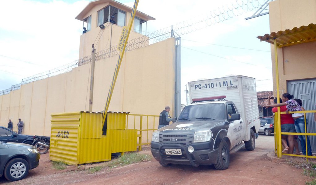 Apesar de a Secretaria de Estado de Administração Penitenciária (Seap) apontar uma queda de 76,47% no número de homicídios no Complexo Penitenciário São Luís nos últimos dois anos, o estado do Maranhão tem o segundo menor déficit de vagas no sistema prisional no Nordeste e o quinto do País; segundo o Conselho Nacional de Justiça, CNJ, a estrutura prisional no Maranhão é considerada de porte médio. Para 6.919 vagas existem 8.270 vagas. Portanto, um déficit de 1.351 vagas (Foto: Leonardo Lucena) Apesar de a Secretaria de Estado de Administração Penitenciária (Seap) apontar uma queda de 76,47% no número de homicídios no Complexo Penitenciário São Luís nos últimos dois anos, o estado do Maranhão tem o segundo menor déficit de vagas no sistema prisional no Nordeste e o quinto do País; segundo o Conselho Nacional de Justiça, CNJ, a estrutura prisional no Maranhão é considerada de porte médio. Para 6.919 vagas existem 8.270 vagas. Portanto, um déficit de 1.351 vagas