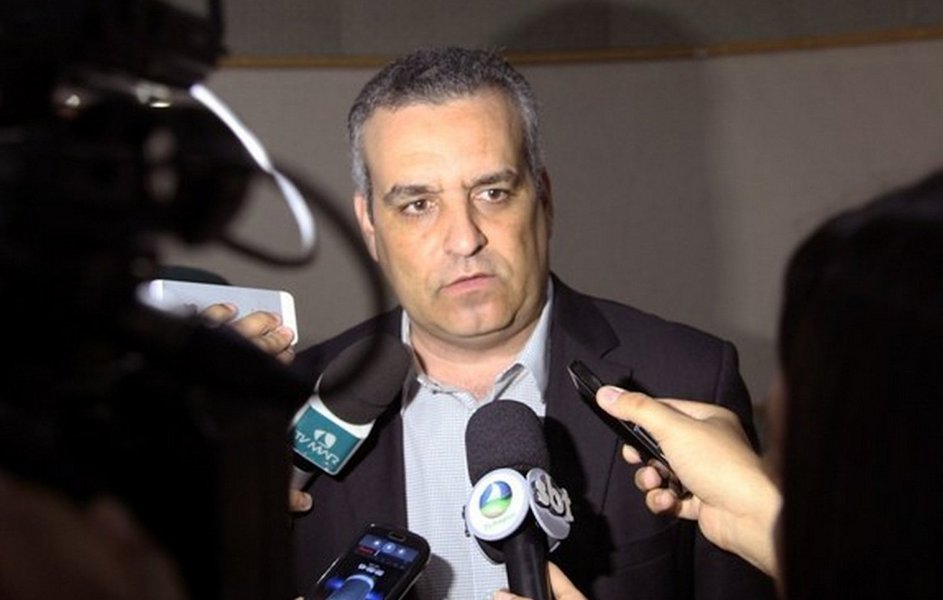 O novo procurador-geral de justiça de Alagoas, Alfredo Gaspar de Mendonça, decidiu suspender a concessão de diárias destinadas ao custeio de viagens para fora do Estado, salvo em reuniões específicas ou quando autorizadas pela Procuradoria; também não serão pagas mais de 5 diárias por mês, sendo o máximo de uma diária por semana (Foto: Voney Malta) O novo procurador-geral de justiça de Alagoas, Alfredo Gaspar de Mendonça, decidiu suspender a concessão de diárias destinadas ao custeio de viagens para fora do Estado, salvo em reuniões específicas ou quando autorizadas pela Procuradoria; também não serão pagas mais de 5 diárias por mês, sendo o máximo de uma diária por semana