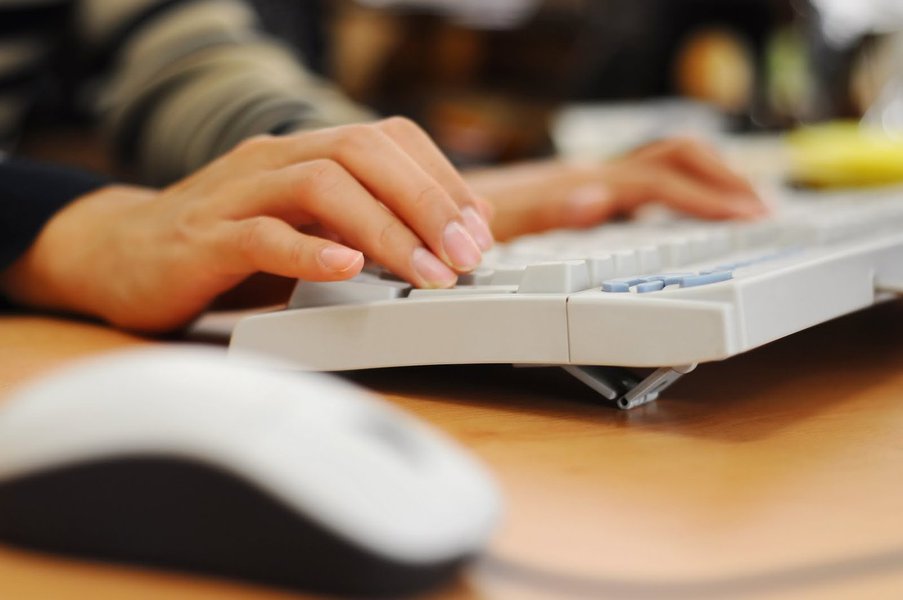 Durante todo o ano de 2016, três em cada 10 empresas de pequeno porte tiveram problemas para pagar suas dívidas em dia; é o que constatou uma pesquisa feita pelo Sebrae, em novembro; de acordo com o levantamento, 17% ainda se encontravam com alguma conta em atraso há mais de três meses (Foto: Leonardo Lucena) Durante todo o ano de 2016, três em cada 10 empresas de pequeno porte tiveram problemas para pagar suas dívidas em dia; é o que constatou uma pesquisa feita pelo Sebrae, em novembro; de acordo com o levantamento, 17% ainda se encontravam com alguma conta em atraso há mais de três meses