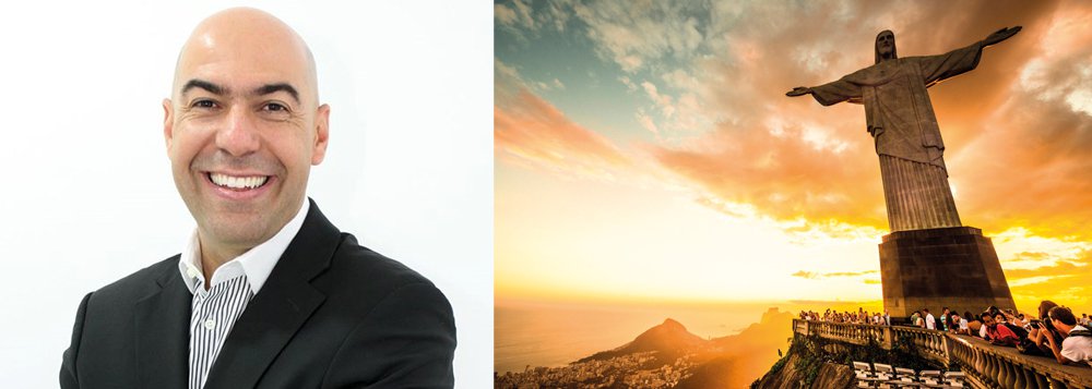 “O turismo é a única saída para a crise econômica que o Rio vem enfrentando, não há outra. É a maior indústria do mundo, de retorno imediato em todos os sentidos: gera emprego, trás receita para a cidade e propicia recursos para investir em saúde e educação e na melhoria da própria cidade”; a afirmação é do novo presidente da Empresa de Turismo do Rio de Janeiro (Riotur), Marcelo Alves; “O Rio recebe atualmente cerca de 1,5 milhão a 2 milhões de turistas por ano e a nossa meta é dobrar, ainda neste ano, este número, o que é perfeitamente possível” (Foto: Felipe L. Goncalves) “O turismo é a única saída para a crise econômica que o Rio vem enfrentando, não há outra. É a maior indústria do mundo, de retorno imediato em todos os sentidos: gera emprego, trás receita para a cidade e propicia recursos para investir em saúde e educação e na melhoria da própria cidade”; a afirmação é do novo presidente da Empresa de Turismo do Rio de Janeiro (Riotur), Marcelo Alves; “O Rio recebe atualmente cerca de 1,5 milhão a 2 milhões de turistas por ano e a nossa meta é dobrar, ainda neste ano, este número, o que é perfeitamente possível”