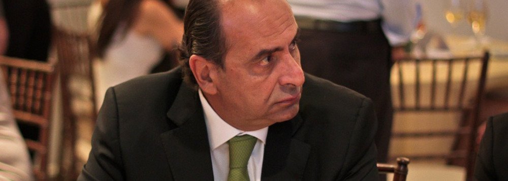 Na primeira segunda-feira (2) de trabalho, o novo prefeito de Belo Horizonte, Alexandre Kalil, exonerou funcionários de cargos comissionados da Fundação Municipal de Cultural, da Fundação de Parques Municipais, da Superintendência de Limpeza Urbana e da Superintendência de Desenvolvimento da Capital; segundo o vice-prefeito Paulo Lamac, está sendo feito um corte inicial de 2,8 mil servidores (Foto: Leonardo Lucena) Na primeira segunda-feira (2) de trabalho, o novo prefeito de Belo Horizonte, Alexandre Kalil, exonerou funcionários de cargos comissionados da Fundação Municipal de Cultural, da Fundação de Parques Municipais, da Superintendência de Limpeza Urbana e da Superintendência de Desenvolvimento da Capital; segundo o vice-prefeito Paulo Lamac, está sendo feito um corte inicial de 2,8 mil servidores