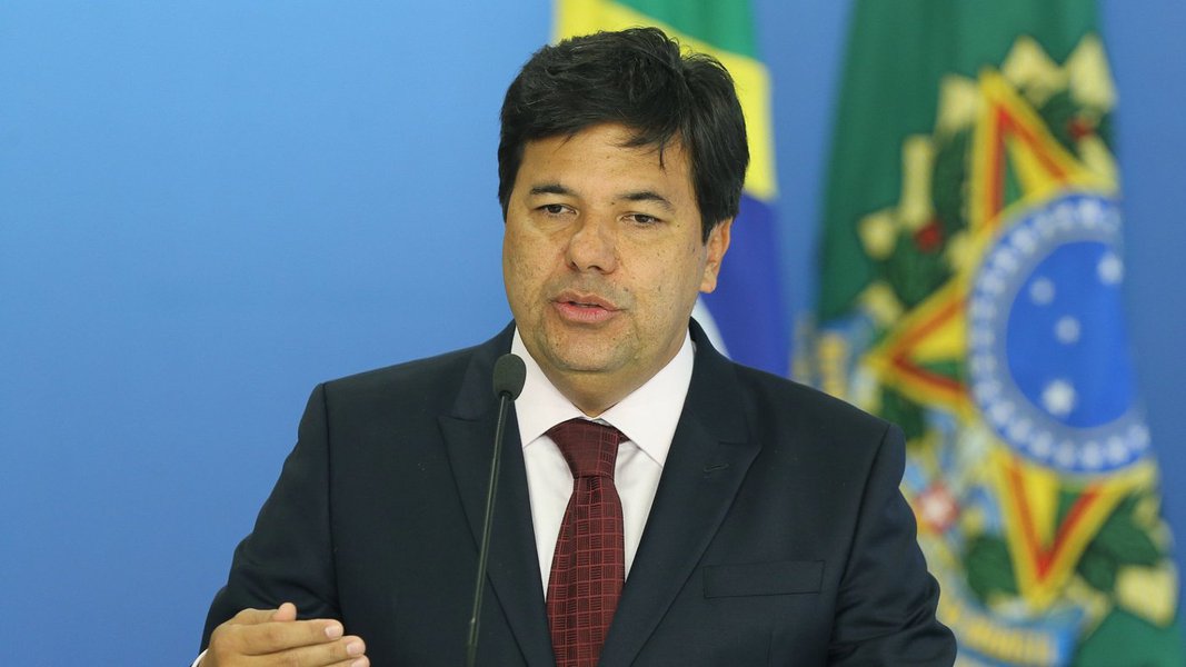 O adiamento de provas do Enem na última hora causou confusão no Distrito Federal e no Pará; uma hora antes da abertura dos portões, o Instituto Nacional de Estudos e Pesquisas Educacionais Anísio Teixeira (Inep), responsável pela aplicação do exame, divulgou uma nova lista de locais onde as provas só seriam aplicadas em dezembro; de acordo com o Ministério da Educação, o adiamento da prova em cima da hora, afetaria 159 candidatos no Cemab e 520 em Santarém (Foto: Romulo Faro) O adiamento de provas do Enem na última hora causou confusão no Distrito Federal e no Pará; uma hora antes da abertura dos portões, o Instituto Nacional de Estudos e Pesquisas Educacionais Anísio Teixeira (Inep), responsável pela aplicação do exame, divulgou uma nova lista de locais onde as provas só seriam aplicadas em dezembro; de acordo com o Ministério da Educação, o adiamento da prova em cima da hora, afetaria 159 candidatos no Cemab e 520 em Santarém