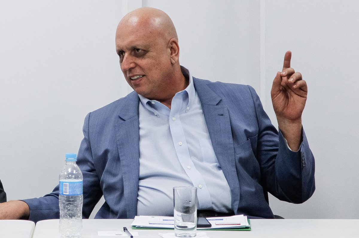 O governo do Rio divulgou que o pagamento dos servidores ativos e inativos referente ao mês de outubro será pago de maneira escalonada, em sete parcelas, a partir do dia 16 de novembro (quarta-feira); no entanto, calendário só será cumprido caso não ocorram “novos bloqueios das contas do Estado”; trabalhadores da educação e segurança já receberam os salários (Foto: Voney Malta) O governo do Rio divulgou que o pagamento dos servidores ativos e inativos referente ao mês de outubro será pago de maneira escalonada, em sete parcelas, a partir do dia 16 de novembro (quarta-feira); no entanto, calendário só será cumprido caso não ocorram “novos bloqueios das contas do Estado”; trabalhadores da educação e segurança já receberam os salários