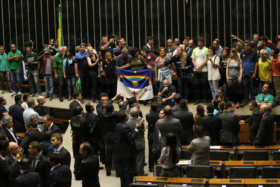 Se medidas duras não forem tomadas para identificar os fanáticos, rastrear seus vínculos e puni-los exemplarmente, as instituições do país correrão sérios riscos (Foto: Altamiro Borges) Se medidas duras não forem tomadas para identificar os fanáticos, rastrear seus vínculos e puni-los exemplarmente, as instituições do país correrão sérios riscos