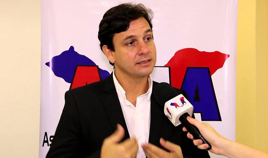 O presidente da Associação dos Municípios Alagoanos (AMA), prefeito Marcelo Beltrão, disse que todos os municípios devem cumprir o pagamento dos salários dos seus servidores públicos, incluindo dezembro e o 13º salário; alívio financeiro é comemorado e decorre do incremento na arrecadação por conta do Imposto de Renda (Foto: Voney Malta) O presidente da Associação dos Municípios Alagoanos (AMA), prefeito Marcelo Beltrão, disse que todos os municípios devem cumprir o pagamento dos salários dos seus servidores públicos, incluindo dezembro e o 13º salário; alívio financeiro é comemorado e decorre do incremento na arrecadação por conta do Imposto de Renda
