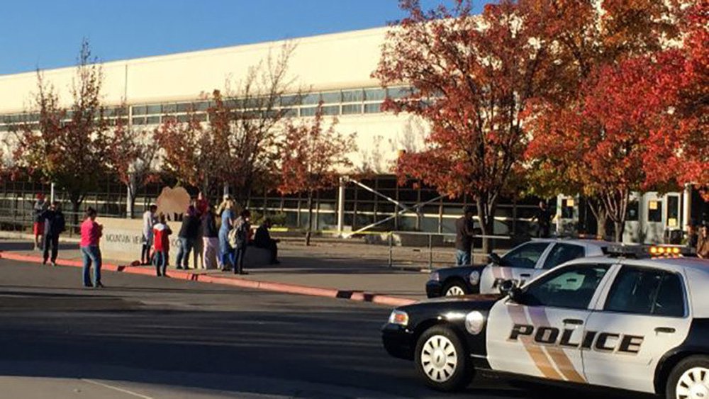 Um suspeito esfaqueou cinco estudantes dentro do vestiário masculino de uma escola de Utah nesta terça-feira usando a arma em si próprio em seguida, disseram autoridades da escola (Foto: Gisele Federicce) Um suspeito esfaqueou cinco estudantes dentro do vestiário masculino de uma escola de Utah nesta terça-feira usando a arma em si próprio em seguida, disseram autoridades da escola