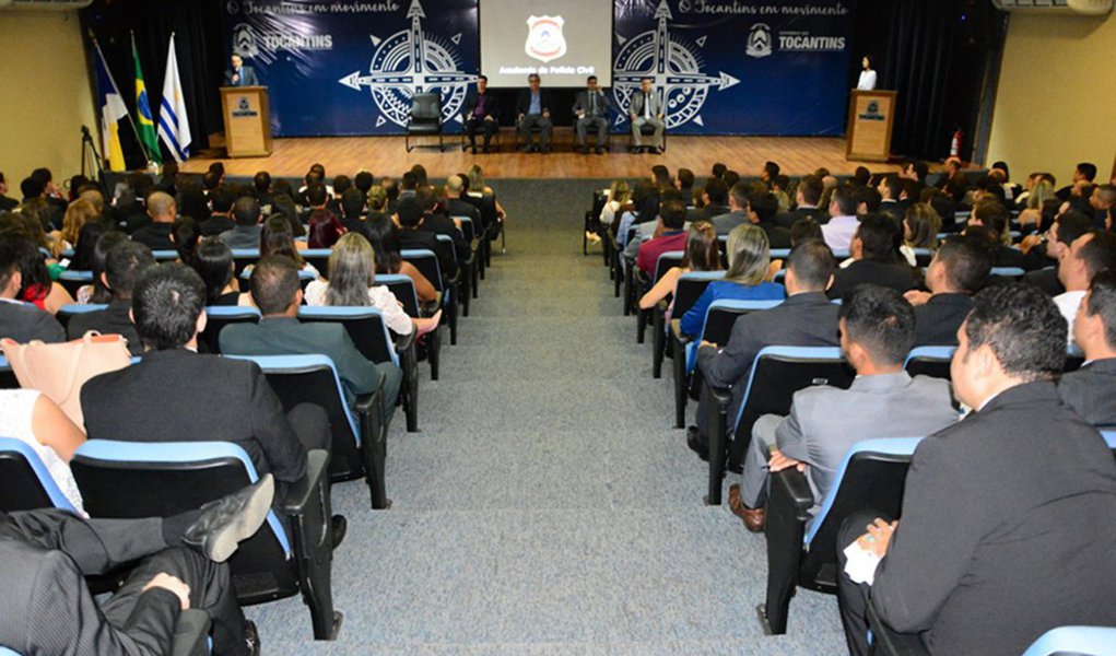 Governo iniciou nessa segunda-feira, 8, curso de formação profissional do Concurso da Polícia Civil do Tocantins para os aprovados nos cargos de Agente de Polícia, Escrivão de Polícia, Agente de Necrotomia e Papiloscopista. O curso faz parte da segunda etapa do certame, que oferece 299 vagas nos quadros da Polícia Civil, iniciado em 2014 (Foto: Aquiles Lins) Governo iniciou nessa segunda-feira, 8, curso de formação profissional do Concurso da Polícia Civil do Tocantins para os aprovados nos cargos de Agente de Polícia, Escrivão de Polícia, Agente de Necrotomia e Papiloscopista. O curso faz parte da segunda etapa do certame, que oferece 299 vagas nos quadros da Polícia Civil, iniciado em 2014