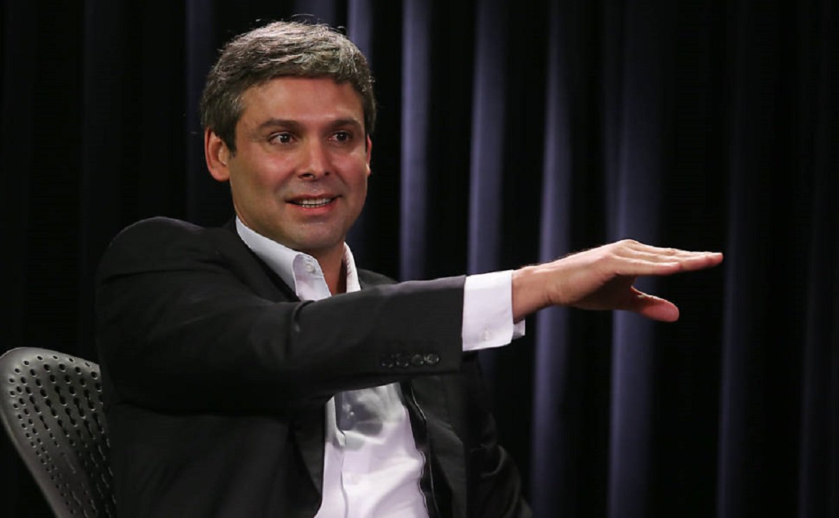 Ativo nas redes sociais, o senador Lindbergh Farias não poupou críticas à licitação para compra de comida para abastecer o avião presidencial. O chamado "Breakfast PR" que tem, entre outros itens, 500 potinhos de sorvete Häagen-Dazs. A postagem do senador destaca o momento de recessão do Brasil e o congelamento dos gastos com políticas sociais em contraponto ao luxo do café da manhã para as viagens do presidente Michel Temer
(Foto: Fatima 247) Ativo nas redes sociais, o senador Lindbergh Farias não poupou críticas à licitação para compra de comida para abastecer o avião presidencial. O chamado "Breakfast PR" que tem, entre outros itens, 500 potinhos de sorvete Häagen-Dazs. A postagem do senador destaca o momento de recessão do Brasil e o congelamento dos gastos com políticas sociais em contraponto ao luxo do café da manhã para as viagens do presidente Michel Temer