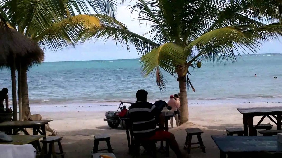Destaque no turismo nacional pelas belas praias espalhadas por 229 Km, Alagoas vai sofrer uma queda de pelo menos 5% menor do que no mesmo período do ano passado na ocupação hoteleira; e o motivo é o agravamento da crise econômica provocada pelo governo Michel Temer (PMDB); outro ponto a ser destacado como propulsor para a queda de hóspedes nos hotéis alagoanos é o alto valor das passagens áreas
(Foto: Voney Malta) Destaque no turismo nacional pelas belas praias espalhadas por 229 Km, Alagoas vai sofrer uma queda de pelo menos 5% menor do que no mesmo período do ano passado na ocupação hoteleira; e o motivo é o agravamento da crise econômica provocada pelo governo Michel Temer (PMDB); outro ponto a ser destacado como propulsor para a queda de hóspedes nos hotéis alagoanos é o alto valor das passagens áreas
