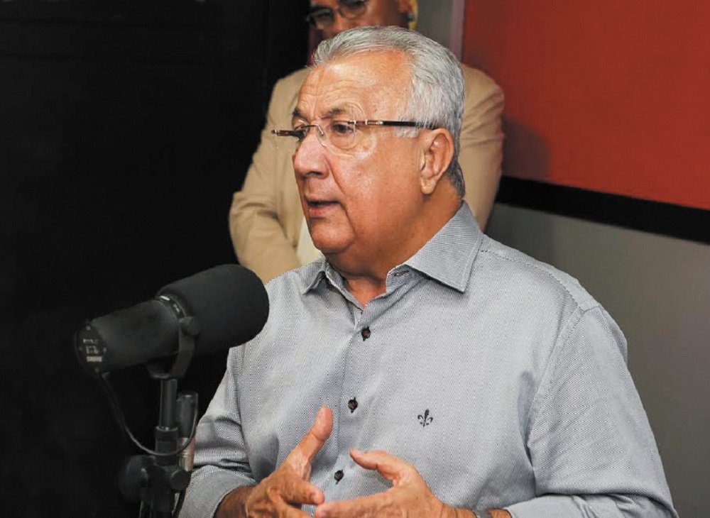 O governador Jackson Barreto (PMDB) anunciou nesta terça (8), na MIX FM, que realizará concurso público para a Policia Militar em 2017; "Sou o governador que nos últimos dez anos realizou três concursos. Vou fazer concurso para a PM em 2017. Apenas no meu governo irei totalizar três concurso para a polícia”, disse; ele também informou que os excedentes do último concurso da PM serão convocados em janeiro (Foto: Valter Lima) O governador Jackson Barreto (PMDB) anunciou nesta terça (8), na MIX FM, que realizará concurso público para a Policia Militar em 2017; "Sou o governador que nos últimos dez anos realizou três concursos. Vou fazer concurso para a PM em 2017. Apenas no meu governo irei totalizar três concurso para a polícia”, disse; ele também informou que os excedentes do último concurso da PM serão convocados em janeiro