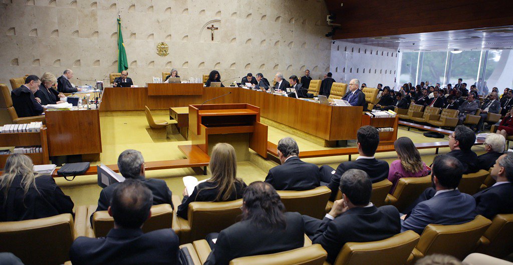 Supremo Tribunal Federal decidiu nesta sexta-feira, 11, confirmar a decisão em que validou a prisão de condenados pela segunda instância da Justiça; em votação eletrônica, os ministros entenderam que a decisão deve ser aplicada em todos os casos que estão em andamento no Judiciário; plenário da Corte rejeitou as ações protocoladas pela Ordem dos Advogados do Brasil (OAB) e pelo Partido Ecológico Nacional (PEN) para que as prisões ocorressem apenas após o fim de todos os recursos, com o trânsito em julgado (Foto: Aquiles Lins) Supremo Tribunal Federal decidiu nesta sexta-feira, 11, confirmar a decisão em que validou a prisão de condenados pela segunda instância da Justiça; em votação eletrônica, os ministros entenderam que a decisão deve ser aplicada em todos os casos que estão em andamento no Judiciário; plenário da Corte rejeitou as ações protocoladas pela Ordem dos Advogados do Brasil (OAB) e pelo Partido Ecológico Nacional (PEN) para que as prisões ocorressem apenas após o fim de todos os recursos, com o trânsito em julgado