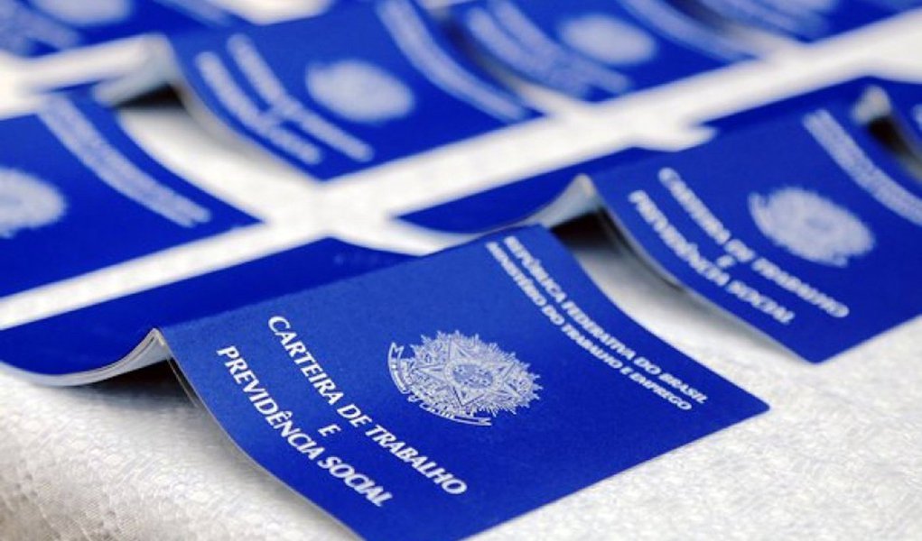 Alagoas foi o Estado que mais gerou emprego formal no mês de outubro; foram 12.479 contratações e 6.647 desligamentos, segundo dados do Cadastro Geral de Empregados e Desempregados (Caged), órgão do Ministério do Trabalho e Emprego; os setores que mais se destacaram foram a Indústria de Transformação, a Agropecuária e o Comércio (Foto: Voney Malta) Alagoas foi o Estado que mais gerou emprego formal no mês de outubro; foram 12.479 contratações e 6.647 desligamentos, segundo dados do Cadastro Geral de Empregados e Desempregados (Caged), órgão do Ministério do Trabalho e Emprego; os setores que mais se destacaram foram a Indústria de Transformação, a Agropecuária e o Comércio