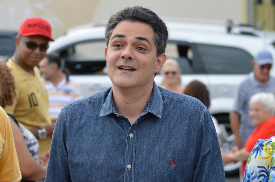 Candidato mais votado no primeiro turno da eleição para a prefeitura de Taubaté (SP), com mais dos 50% dos votos válidos, José Ortiz Junior (PSDB) teve hoje (14) o registro indeferido pelo Tribunal Regional Eleitoral de São Paulo (TRE-SP). A decisão, tomada por unanimidade, mantém a sentença de primeiro grau, que havia barrado o candidato pela Lei da Ficha Limpa (Foto: Leonardo Attuch) Candidato mais votado no primeiro turno da eleição para a prefeitura de Taubaté (SP), com mais dos 50% dos votos válidos, José Ortiz Junior (PSDB) teve hoje (14) o registro indeferido pelo Tribunal Regional Eleitoral de São Paulo (TRE-SP). A decisão, tomada por unanimidade, mantém a sentença de primeiro grau, que havia barrado o candidato pela Lei da Ficha Limpa