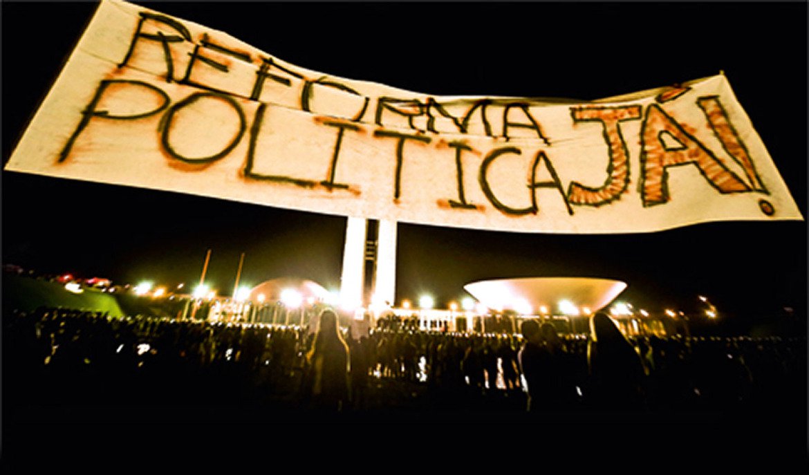 Devemos ter a coragem de assumir que o atual sistema político está falido e, portanto, precisa ser reformado, se quisermos, de fato, enfrentar os graves problemas da sociedade brasileira (Foto: Raimundo Bonfim) Devemos ter a coragem de assumir que o atual sistema político está falido e, portanto, precisa ser reformado, se quisermos, de fato, enfrentar os graves problemas da sociedade brasileira