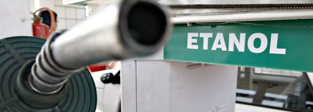 Agência Nacional do Petróleo (ANP) interditou tanques nas bases das distribuidoras Shell, Ipiranga e BR Distribuidora, no Rio de Janeiro, que forneceram etanol adulterado com metanol – substância altamente tóxica – a postos de combustível em todo o estado; caso pode gerar ainda a cassação da inscrição estadual das distribuidoras por adquirir, distribuir, transportar, revender ou estocar etanol em desacordo com as especificações; segundo a ANP, será aberto um processo administrativo, sendo que os envolvidos na fraude estão sujeitos a multas de R$ 20 mil a R$ 5 milhões (Foto: Aquiles Lins) Agência Nacional do Petróleo (ANP) interditou tanques nas bases das distribuidoras Shell, Ipiranga e BR Distribuidora, no Rio de Janeiro, que forneceram etanol adulterado com metanol – substância altamente tóxica – a postos de combustível em todo o estado; caso pode gerar ainda a cassação da inscrição estadual das distribuidoras por adquirir, distribuir, transportar, revender ou estocar etanol em desacordo com as especificações; segundo a ANP, será aberto um processo administrativo, sendo que os envolvidos na fraude estão sujeitos a multas de R$ 20 mil a R$ 5 milhões