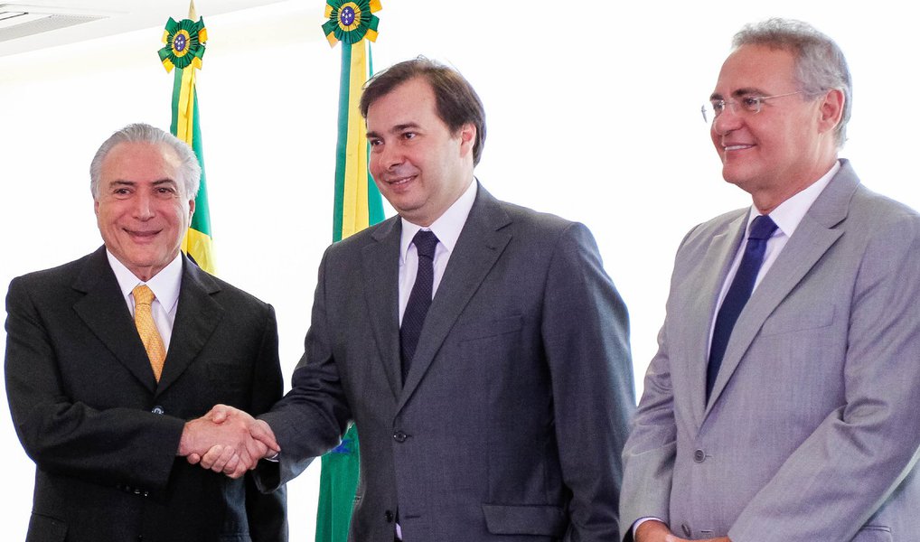 “Temer precisa agradar a Renan Calheiros, que é fundamental para ajudá-lo a viabilizar os votos no PMDB e no Senado a fim de aprovar o impeachment de Dilma de forma definitiva. Temer quer nomear para o Ministério do Turismo um deputado federal ligado a Renan, Marx Beltrão, do PMDB de Alagoas”, diz o colunista Kennedy Alencar; com Rodrigo Maia, afirma, Temer contará com maior facilidade para tentar aprovar projetos do seu interesse na Câmara (Foto: Roberta Namour) “Temer precisa agradar a Renan Calheiros, que é fundamental para ajudá-lo a viabilizar os votos no PMDB e no Senado a fim de aprovar o impeachment de Dilma de forma definitiva. Temer quer nomear para o Ministério do Turismo um deputado federal ligado a Renan, Marx Beltrão, do PMDB de Alagoas”, diz o colunista Kennedy Alencar; com Rodrigo Maia, afirma, Temer contará com maior facilidade para tentar aprovar projetos do seu interesse na Câmara
