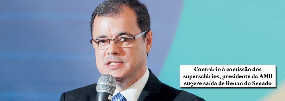 Jornalista Fernando Brito criticou as associações de magistrados, que pediram nesta quinta-feira, 17, a saída do presidente do Senado, Renan Calheiros (PMDB-AL), do cargo, pela investida de Renan contra os supersalários no Poder Judiciário; "Existe outra Constituição, só para os magistrados?", questiona; "A diferença para a turma que 'tomou' a Câmara ontem aos gritos de 'viva Sérgio Moro' é só não terem quebrado a porta e não terem pisado na mesa?" (Foto: Aquiles Lins) Jornalista Fernando Brito criticou as associações de magistrados, que pediram nesta quinta-feira, 17, a saída do presidente do Senado, Renan Calheiros (PMDB-AL), do cargo, pela investida de Renan contra os supersalários no Poder Judiciário; "Existe outra Constituição, só para os magistrados?", questiona; "A diferença para a turma que 'tomou' a Câmara ontem aos gritos de 'viva Sérgio Moro' é só não terem quebrado a porta e não terem pisado na mesa?"