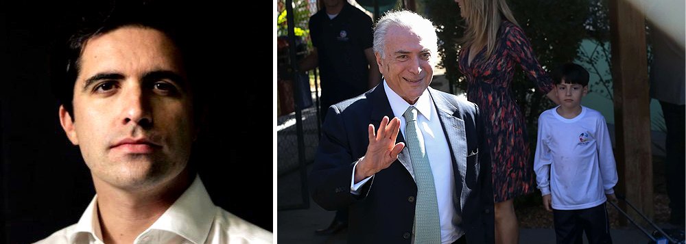 "Pesquisas indicam que o estilo dele, excessivamente formal e quase sempre soturno, não atrai a simpatia dos eleitores. Temer tem manifestado o desejo de se tornar mais popular. Apesar de seus talentos, é possível que nem o fenômeno Michelzinho consiga operar este milagre", diz o colunista Bernardo Mello Franco; presidente interino; esta semana, Temer convocou a imprensa para mostrá-lo buscando o filho numa escola particular de Brasília (Foto: Roberta Namour) "Pesquisas indicam que o estilo dele, excessivamente formal e quase sempre soturno, não atrai a simpatia dos eleitores. Temer tem manifestado o desejo de se tornar mais popular. Apesar de seus talentos, é possível que nem o fenômeno Michelzinho consiga operar este milagre", diz o colunista Bernardo Mello Franco; presidente interino; esta semana, Temer convocou a imprensa para mostrá-lo buscando o filho numa escola particular de Brasília