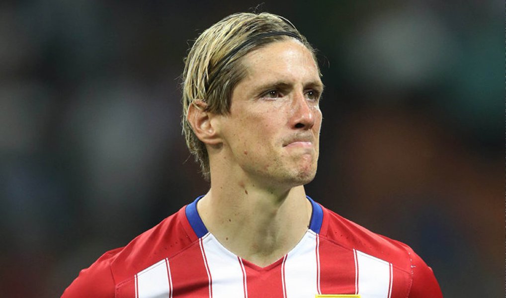 O atacante renovou seu contrato com o clube espanhol por mais um ano, até 2017; "Estou encantado em continuar em casa, o único lugar que sempre quis estar, e finalmente se tornou verdade", disse Fernando Torres ao site oficial do clube (Foto: Gisele Federicce) O atacante renovou seu contrato com o clube espanhol por mais um ano, até 2017; "Estou encantado em continuar em casa, o único lugar que sempre quis estar, e finalmente se tornou verdade", disse Fernando Torres ao site oficial do clube