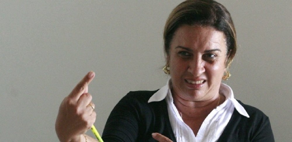 O Conselho Nacional de Justiça condenou nesta terça-feira a juíza Olga Regina de Souza Santiago, do Tribunal de Justiça da Bahia, à pena de aposentadoria compulsória; interceptações telefônicas feitas pela Polícia Federal constataram que a magistrada mantinha envolvimento e trocava favores com o narcotraficante Gustavo Duran Bautista, líder de um grupo criminoso especializado na exportação de cocaína da América do Sul para a Europa; a decisão foi unânime no processo administrativo disciplinar que tramitava no CNJ desde 2013; além da punição disciplinar, a juíza também responde a uma ação penal em que é acusada de diversos crimes, entre eles corrupção passiva e lavagem de dinheiro (Foto: Romulo Faro) O Conselho Nacional de Justiça condenou nesta terça-feira a juíza Olga Regina de Souza Santiago, do Tribunal de Justiça da Bahia, à pena de aposentadoria compulsória; interceptações telefônicas feitas pela Polícia Federal constataram que a magistrada mantinha envolvimento e trocava favores com o narcotraficante Gustavo Duran Bautista, líder de um grupo criminoso especializado na exportação de cocaína da América do Sul para a Europa; a decisão foi unânime no processo administrativo disciplinar que tramitava no CNJ desde 2013; além da punição disciplinar, a juíza também responde a uma ação penal em que é acusada de diversos crimes, entre eles corrupção passiva e lavagem de dinheiro