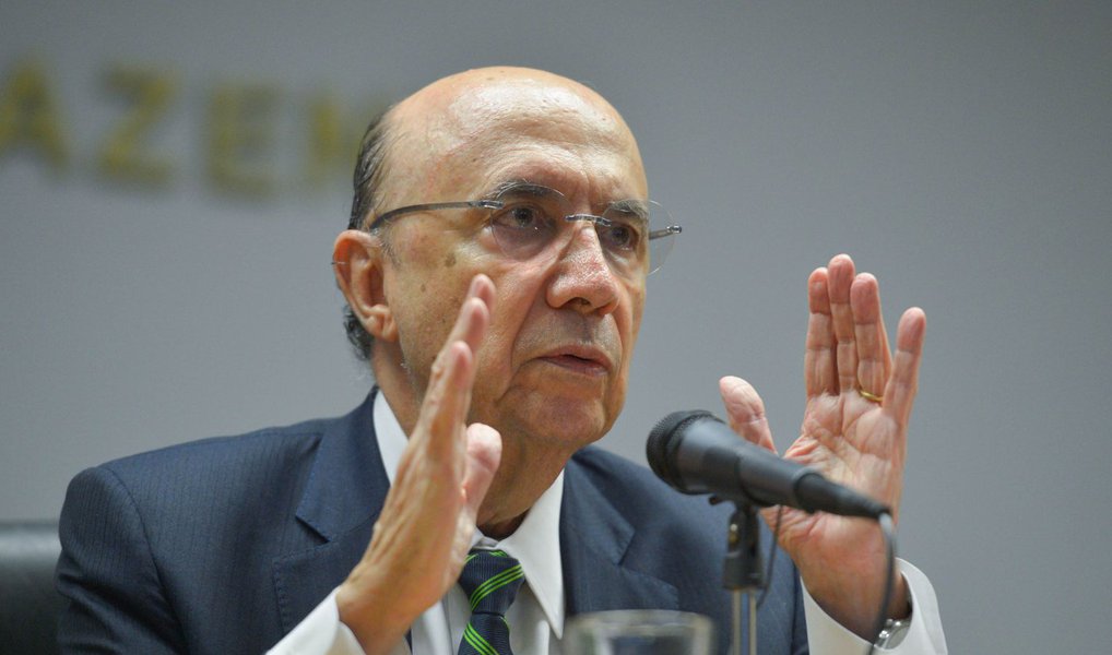 Ministro interino do Planejamento, Dyogo Oliveira, afirmou nesta quarta-feira, 29, que o déficit primário de 2017 do país será acima de R$ 100 bilhões; sem falar em números, o ministro da Fazenda, Henrique Meirelles, disse que o governo deve enviar na próxima semana ao Congresso Nacional uma alteração no Projeto de Lei de Diretrizes Orçamentárias (LDO) de 2017 com novos parâmetros; "Temos que dizer qual é a verdade e a realidade. Estamos calculando e apresentando as medidas para reverter esse quadro. Isso que é o mais importante", disse Meirelles (Foto: Aquiles Lins) Ministro interino do Planejamento, Dyogo Oliveira, afirmou nesta quarta-feira, 29, que o déficit primário de 2017 do país será acima de R$ 100 bilhões; sem falar em números, o ministro da Fazenda, Henrique Meirelles, disse que o governo deve enviar na próxima semana ao Congresso Nacional uma alteração no Projeto de Lei de Diretrizes Orçamentárias (LDO) de 2017 com novos parâmetros; "Temos que dizer qual é a verdade e a realidade. Estamos calculando e apresentando as medidas para reverter esse quadro. Isso que é o mais importante", disse Meirelles