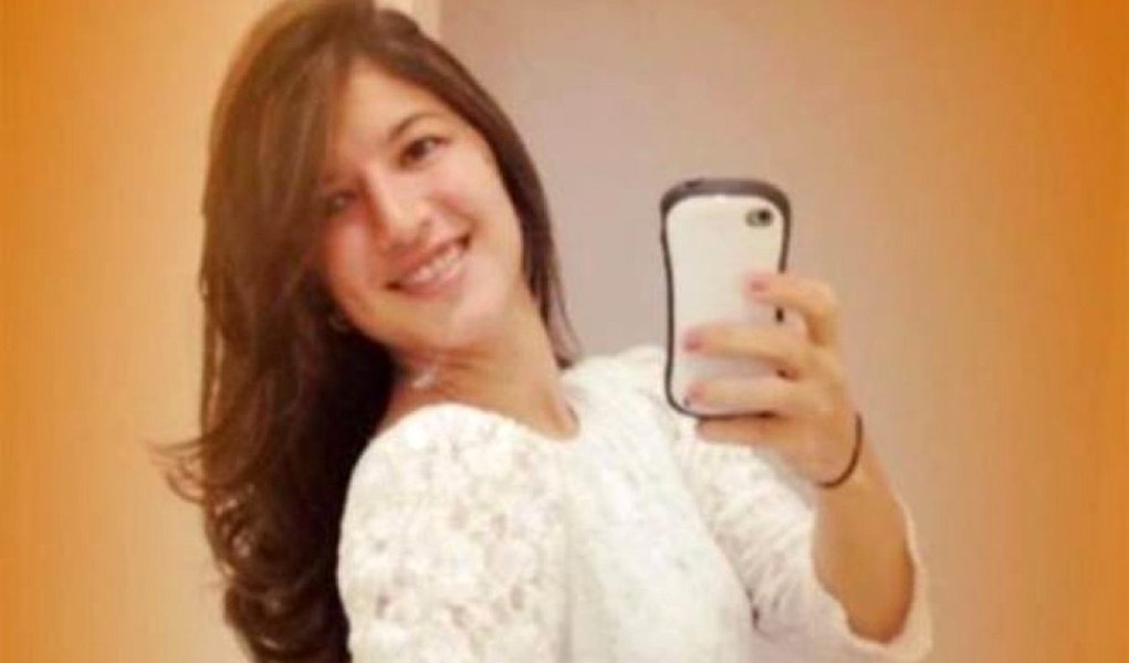 Os exames periciais realizados pela Polícia Civil para identificar vestígios e assim concluir o inquérito sobre a morte da Mariana Menezes de Araújo Costa Pinto- sobrinha do ex-presidente e ex-senador, José Sarney, serão concluídos em até 15 dias; ela foi encontrada nesta segunda-feira (14), pelas filhas de 11 e 9 anos, morta com sinais de asfixia em seu apartamento (Foto: Voney Malta) Os exames periciais realizados pela Polícia Civil para identificar vestígios e assim concluir o inquérito sobre a morte da Mariana Menezes de Araújo Costa Pinto- sobrinha do ex-presidente e ex-senador, José Sarney, serão concluídos em até 15 dias; ela foi encontrada nesta segunda-feira (14), pelas filhas de 11 e 9 anos, morta com sinais de asfixia em seu apartamento