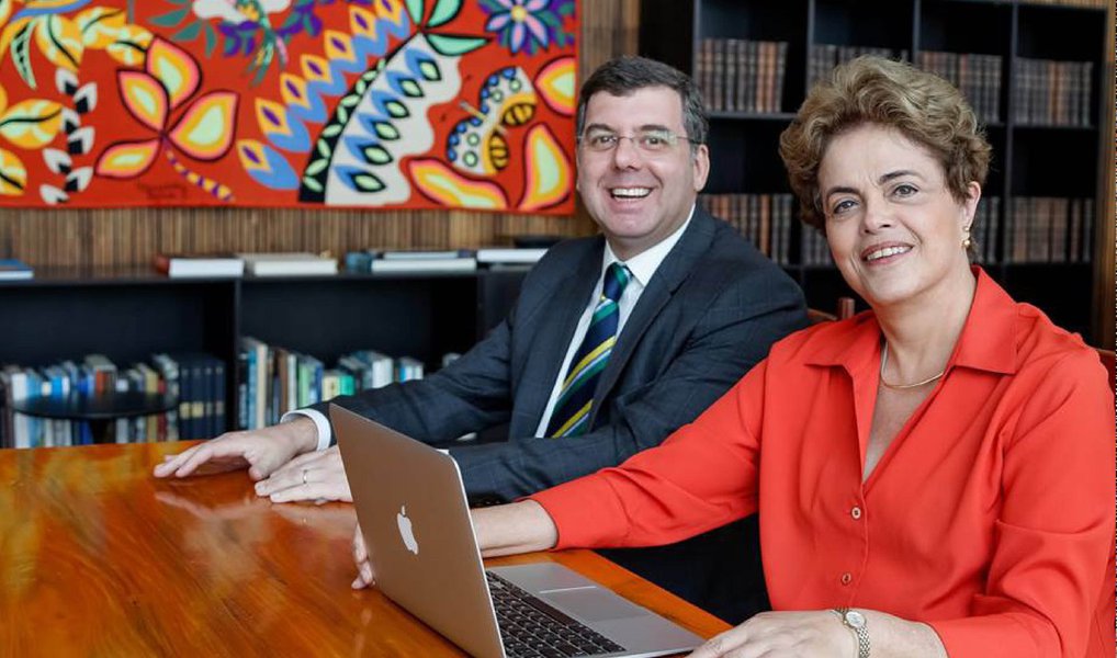 Em bate-papo com seguidores pelo Facebook sobre a preparação do País para os Jogos Olímpicos Rio 2016, a presidente eleita Dilma Rousseff garantiu que seu governo "fez o maior investimento da história do Esporte brasileiro", necessários para fazer um grande evento; ao lado do ex-ministro Ricardo Leyser, Dilma ressaltou a criação de uma rede de instalações esportivas distribuída por todo o Brasil; "O desafio daqui para frente é manter esse apoio consistente para que nos próximos ciclos olímpicos sigamos avançando. Esse é o meu compromisso. E esperamos que também nessa área não haja retrocesso", disse a presidente (Foto: Aquiles Lins) Em bate-papo com seguidores pelo Facebook sobre a preparação do País para os Jogos Olímpicos Rio 2016, a presidente eleita Dilma Rousseff garantiu que seu governo "fez o maior investimento da história do Esporte brasileiro", necessários para fazer um grande evento; ao lado do ex-ministro Ricardo Leyser, Dilma ressaltou a criação de uma rede de instalações esportivas distribuída por todo o Brasil; "O desafio daqui para frente é manter esse apoio consistente para que nos próximos ciclos olímpicos sigamos avançando. Esse é o meu compromisso. E esperamos que também nessa área não haja retrocesso", disse a presidente