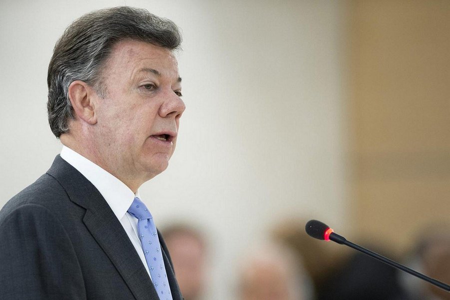 Juan Manuel Santos, enviou uma mensagem de condolências por conta do acidente com o avião da Chapecoense; informações são da Agência Ansa; "Uma tragédia que nos enluta. Lamentamos o acidente com o avião que transportava a Chapecoense. Solidariedade com as famílias das vítimas e com o Brasil", escreveu o mandatário no Twitter (Foto: Aquiles Lins) Juan Manuel Santos, enviou uma mensagem de condolências por conta do acidente com o avião da Chapecoense; informações são da Agência Ansa; "Uma tragédia que nos enluta. Lamentamos o acidente com o avião que transportava a Chapecoense. Solidariedade com as famílias das vítimas e com o Brasil", escreveu o mandatário no Twitter
