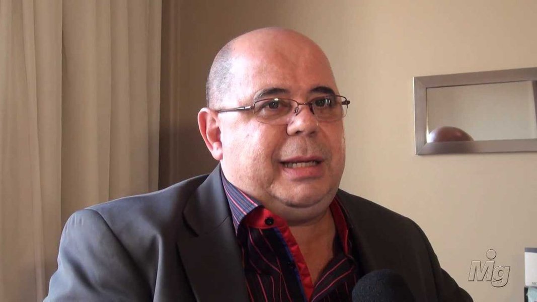 Para o advogado e procurador de Justiça aposentado do Ministério Público de São Paulo Roberto Tardelli, o pacote anticorrupção do Ministério Público Federal inaugurará a República dos Delatores, "ou então a República dos Reportantes – e estão mais do que lançadas as bases para o país mais perigoso do mundo para se viver. Está feito o serviço sujo a que nem os militares se sujeitaram", afirma; Tardelli diz estar "aliviado" por não fazer mais parte do órgão que "que conspirou contra a democracia, que trouxe o terror de estado, o medo institucional, que transformou esse país em um lugar em que canalhas serão celebrados como heróis" (Foto: Aquiles Lins) Para o advogado e procurador de Justiça aposentado do Ministério Público de São Paulo Roberto Tardelli, o pacote anticorrupção do Ministério Público Federal inaugurará a República dos Delatores, "ou então a República dos Reportantes – e estão mais do que lançadas as bases para o país mais perigoso do mundo para se viver. Está feito o serviço sujo a que nem os militares se sujeitaram", afirma; Tardelli diz estar "aliviado" por não fazer mais parte do órgão que "que conspirou contra a democracia, que trouxe o terror de estado, o medo institucional, que transformou esse país em um lugar em que canalhas serão celebrados como heróis"