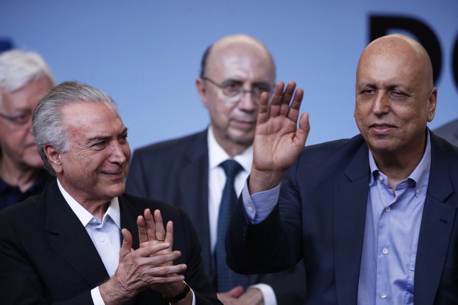 Governo de Michel Temer bloqueou nesta segunda-feira, 7, as contas do Estado do Rio Janeiro, governado pelo correligionário do PMDB Luiz Fernando Pezão, para pagamento de dívidas que totalizam R$ 170 milhões com a União; estado está impedido de fazer qualquer tipo de pagamento durante o bloqueio, que deve durar até o governo federal arrecadar o montante devido; só estão sendo permitidos os repasses obrigatórios, como por exemplo, o repasse para os municípios e para a saúde (Foto: Aquiles Lins) Governo de Michel Temer bloqueou nesta segunda-feira, 7, as contas do Estado do Rio Janeiro, governado pelo correligionário do PMDB Luiz Fernando Pezão, para pagamento de dívidas que totalizam R$ 170 milhões com a União; estado está impedido de fazer qualquer tipo de pagamento durante o bloqueio, que deve durar até o governo federal arrecadar o montante devido; só estão sendo permitidos os repasses obrigatórios, como por exemplo, o repasse para os municípios e para a saúde